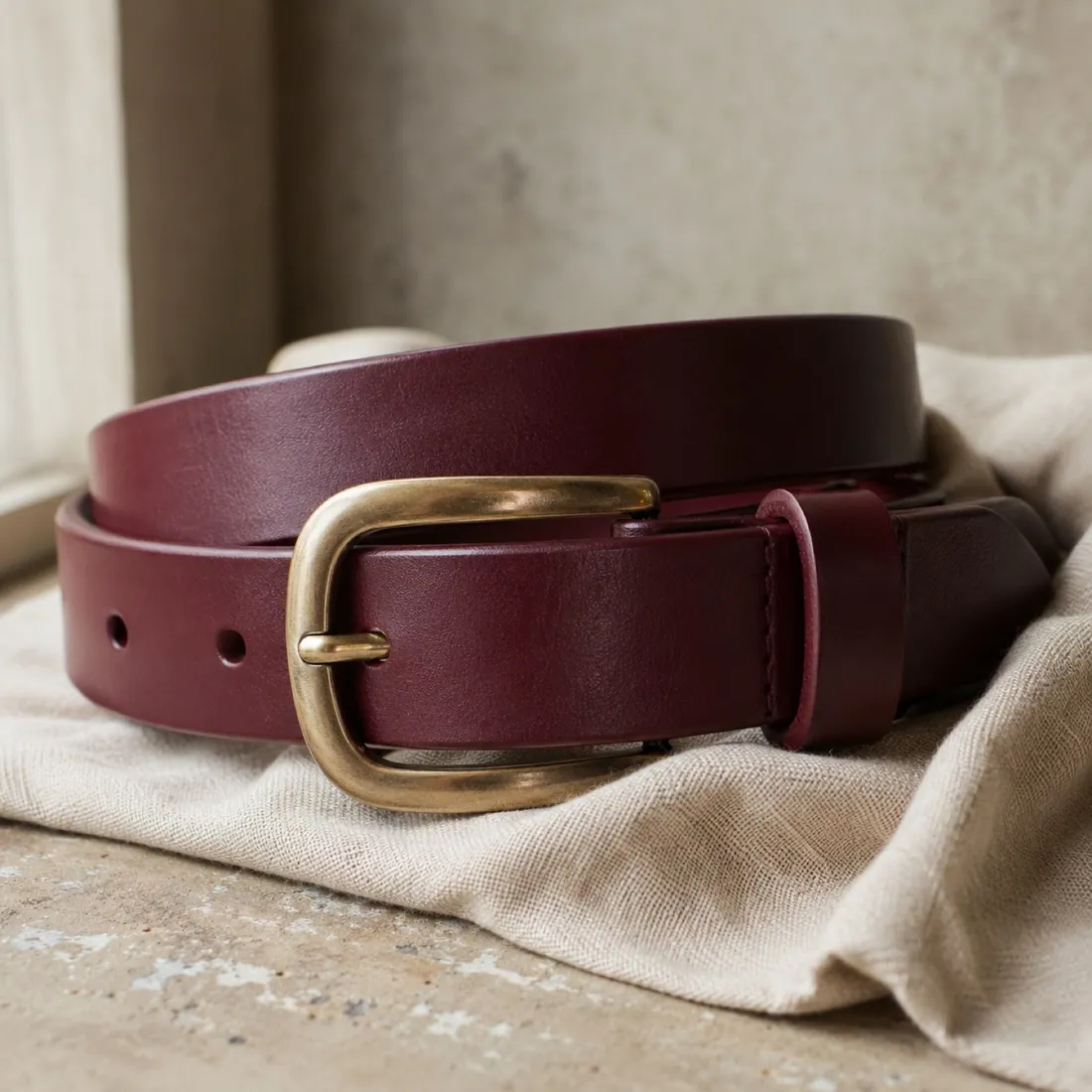 Siena arched keeper belt in oxblood