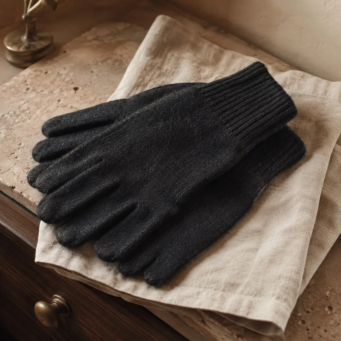 Paloma rib cuff glove in washed black