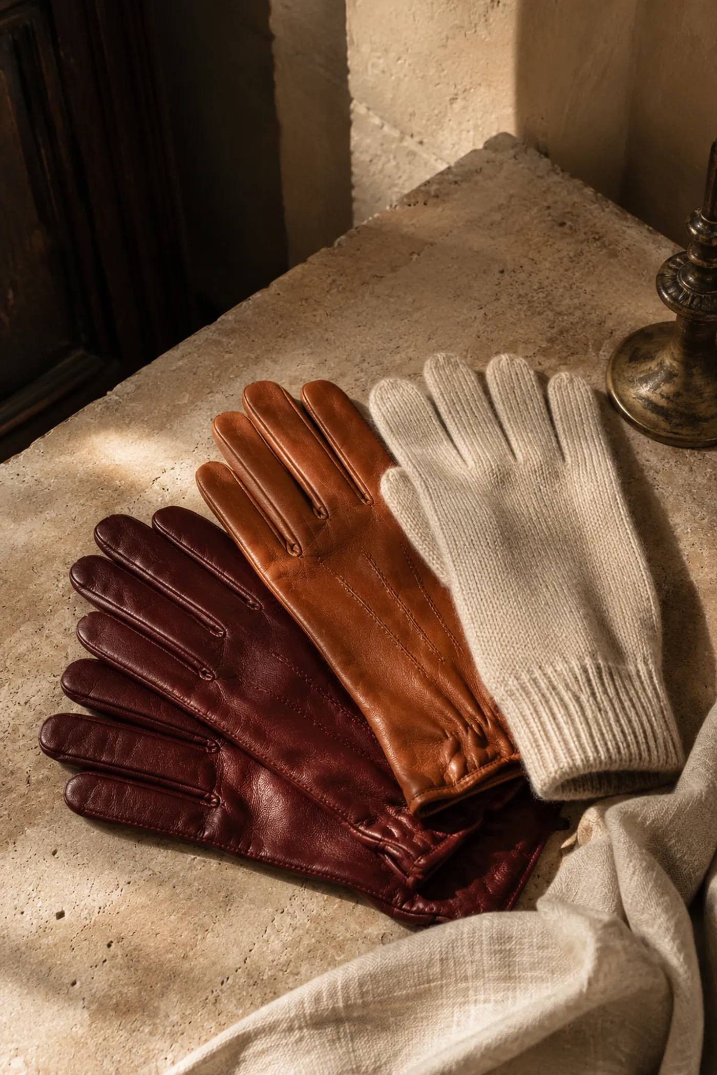 Gloves from the UNICI accessories edit